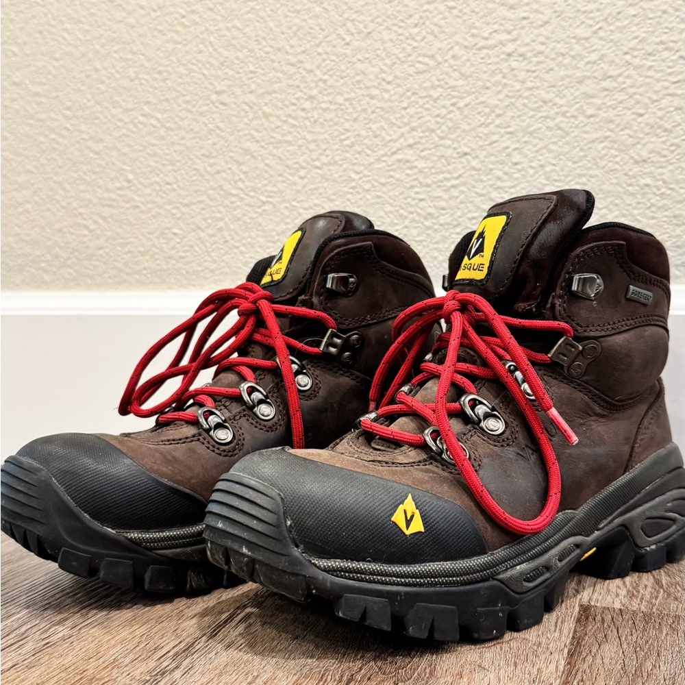 Vasque Women's GoreTex Hiking Boots - Vibram Sole - Brown and Red